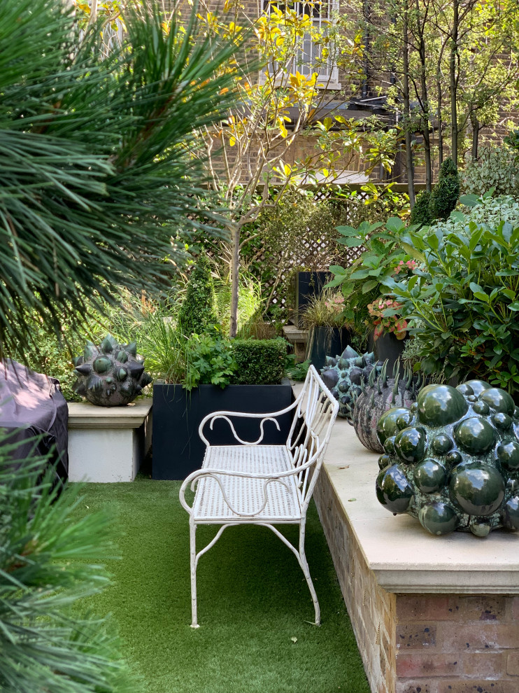 This is an example of a contemporary formal garden in London.