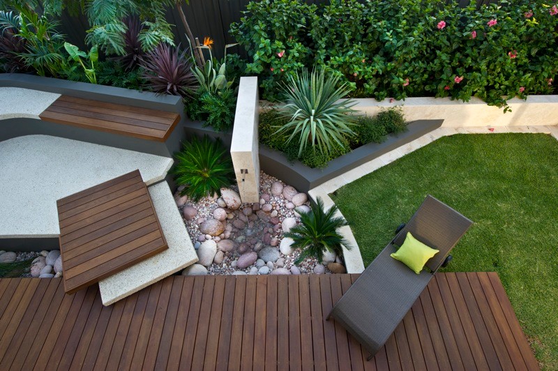 Design ideas for a contemporary landscaping in Perth.