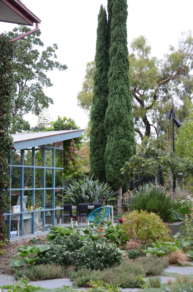 Eklektischer Garten mit Natursteinplatten in Melbourne
