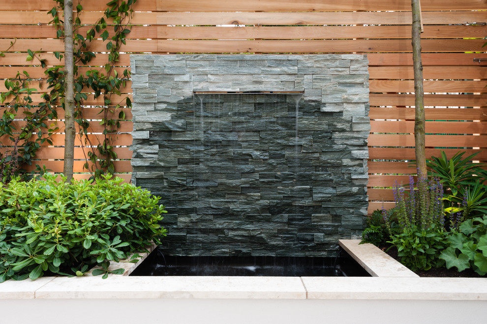 Contemporary Courtyard with Water Feature - Contemporary - Landscape ...