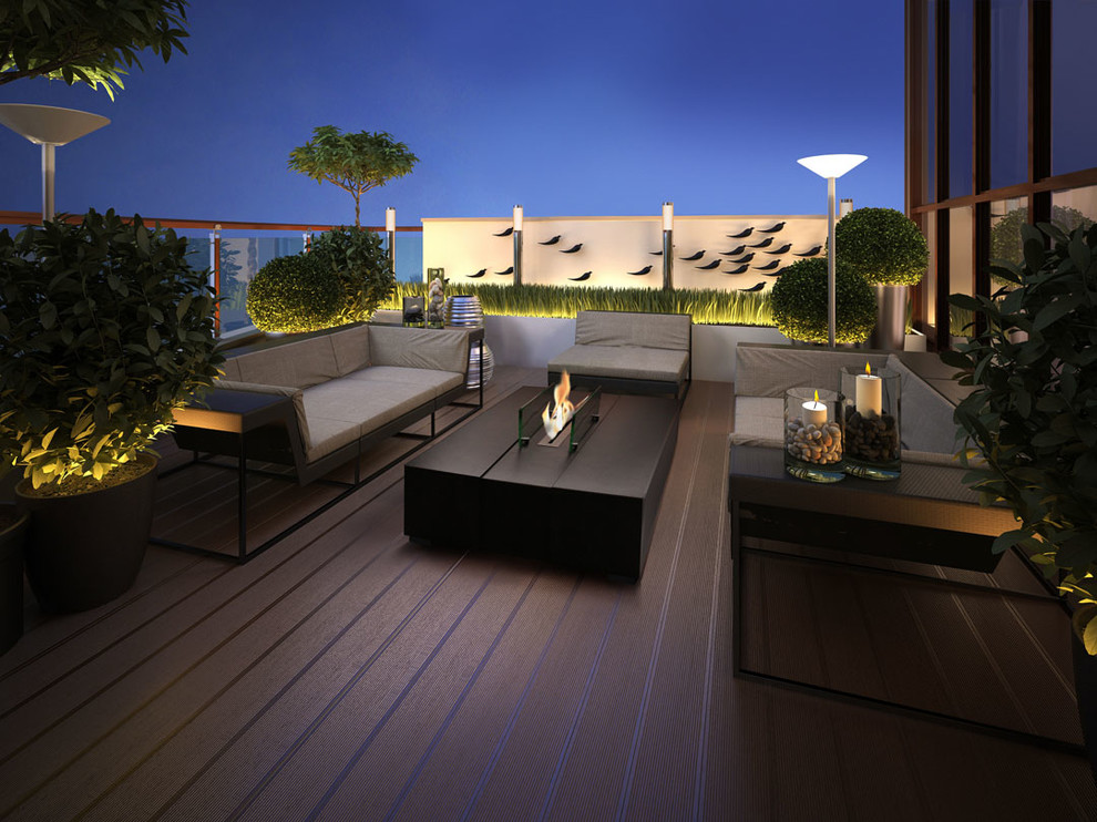 Exemple d'un grand jardin tendance l'été avec un foyer extérieur, une exposition ombragée et une terrasse en bois.