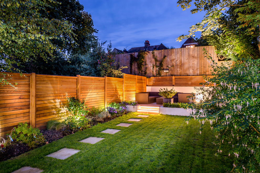 Ejemplo de jardín contemporáneo en patio trasero