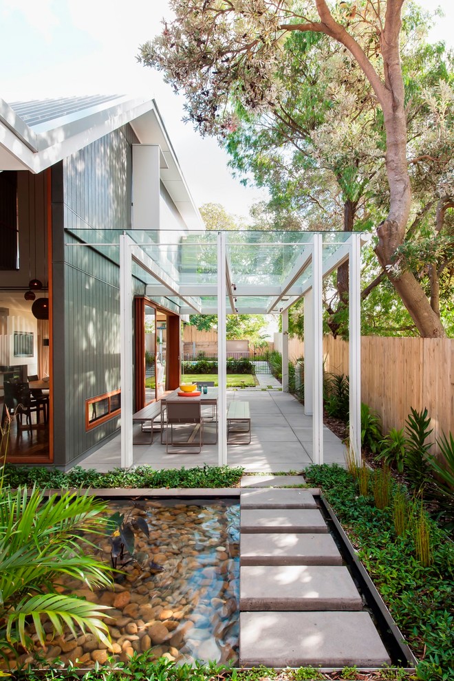 Geometrischer, Halbschattiger Moderner Gartenteich in Sydney