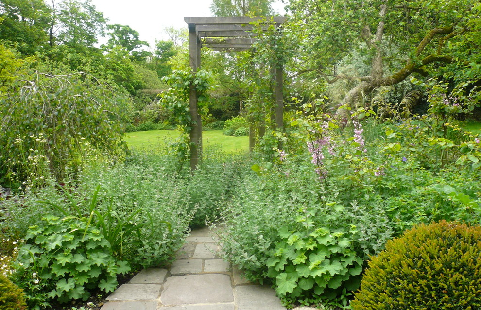 Inspiration for a traditional garden in Other.