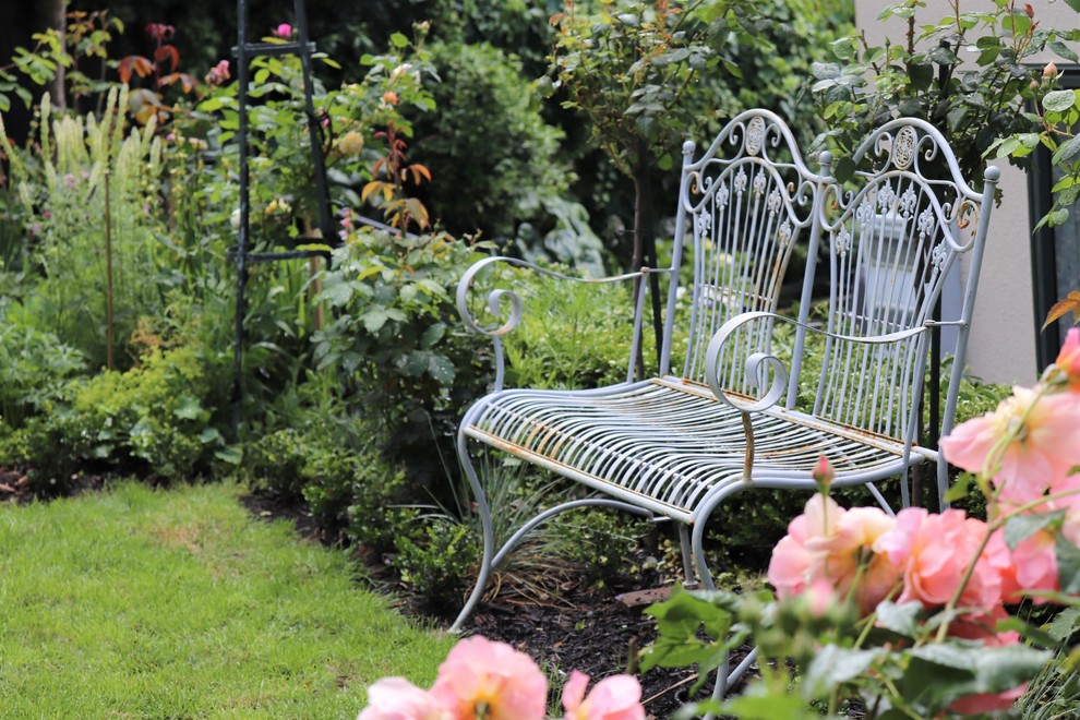 Esempio di un piccolo giardino stile americano esposto in pieno sole dietro casa in estate