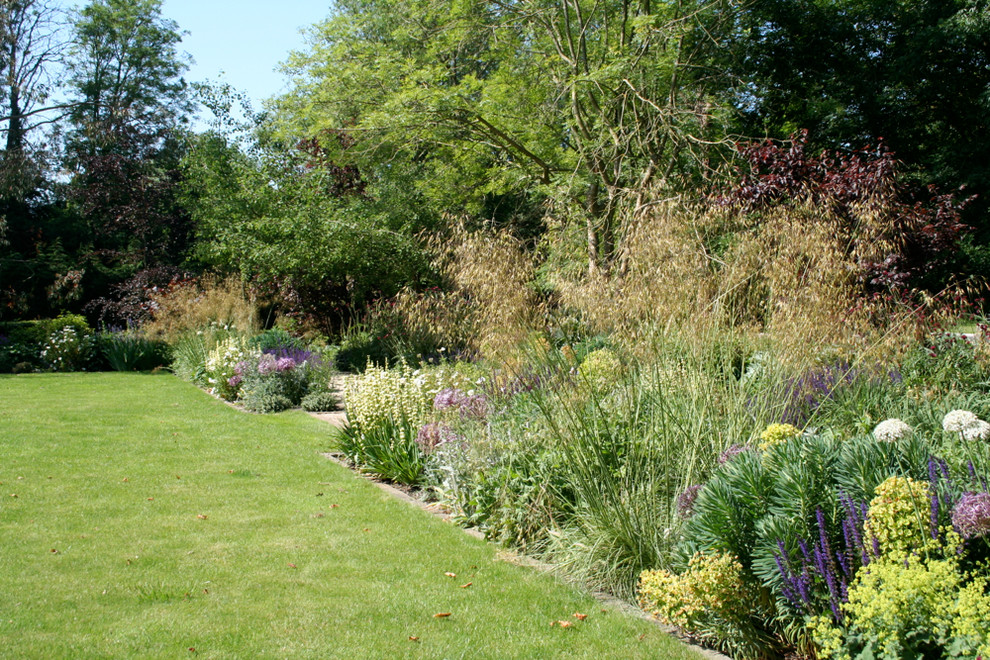 Photo of a rural full sun garden in Hampshire.