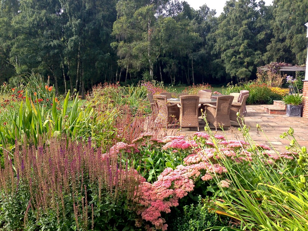 Photo of a farmhouse garden in Hampshire.