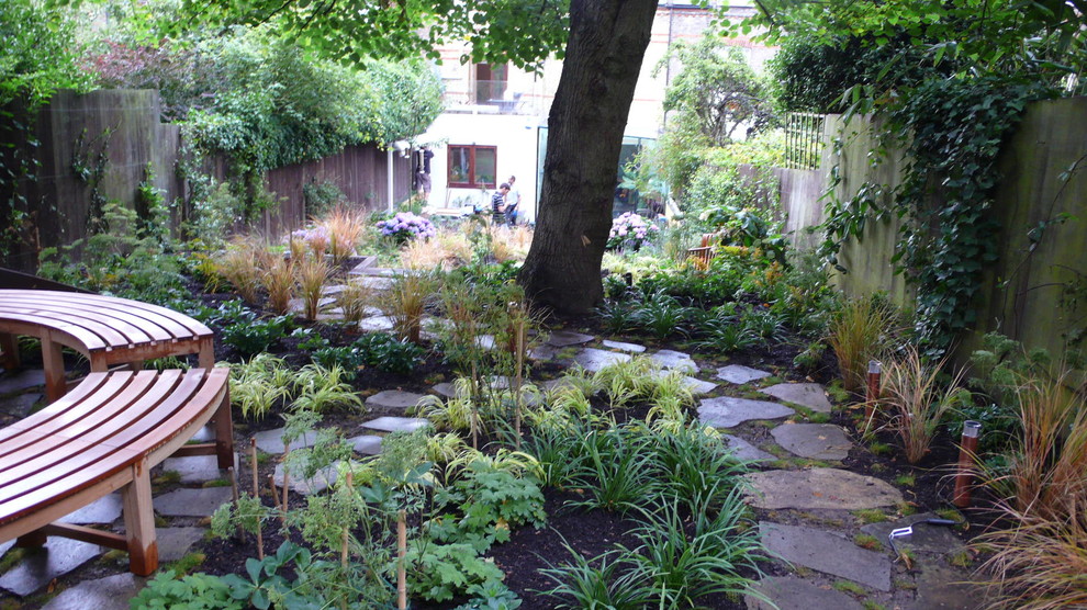 Inspiration for a traditional garden in London.