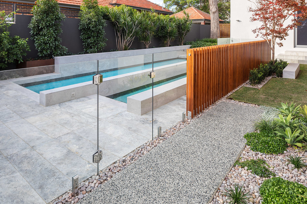 Geometrischer, Großer Moderner Garten hinter dem Haus mit direkter Sonneneinstrahlung in Perth