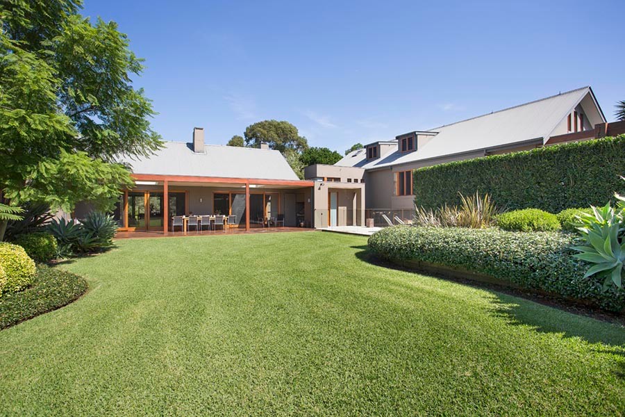Inspiration for a huge contemporary full sun front yard formal garden in Sydney for spring.