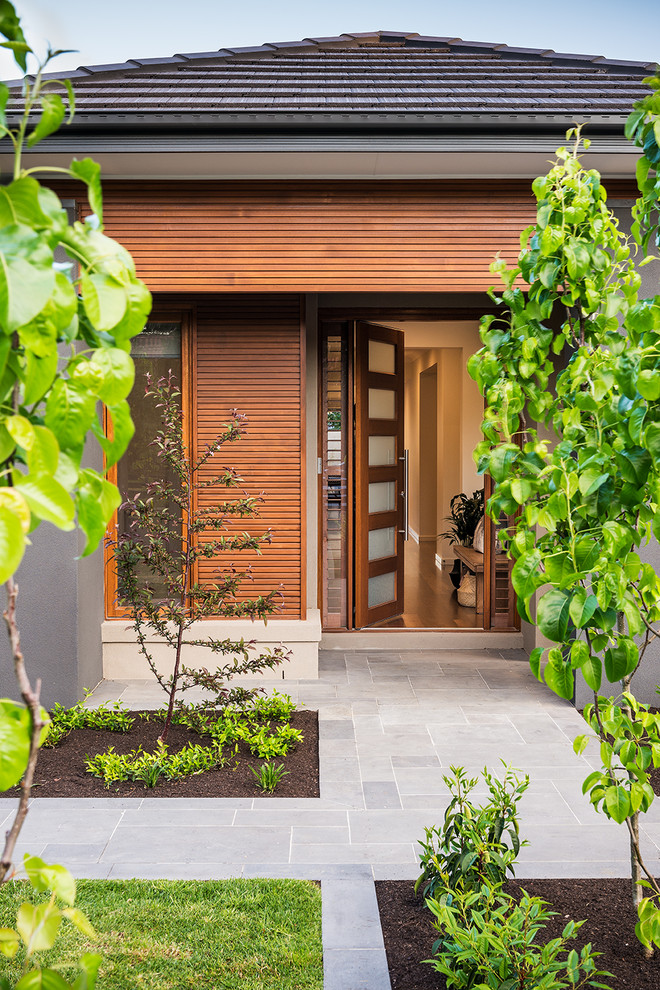 Foto di un giardino formale minimal esposto a mezz'ombra di medie dimensioni e davanti casa con un ingresso o sentiero e pavimentazioni in pietra naturale