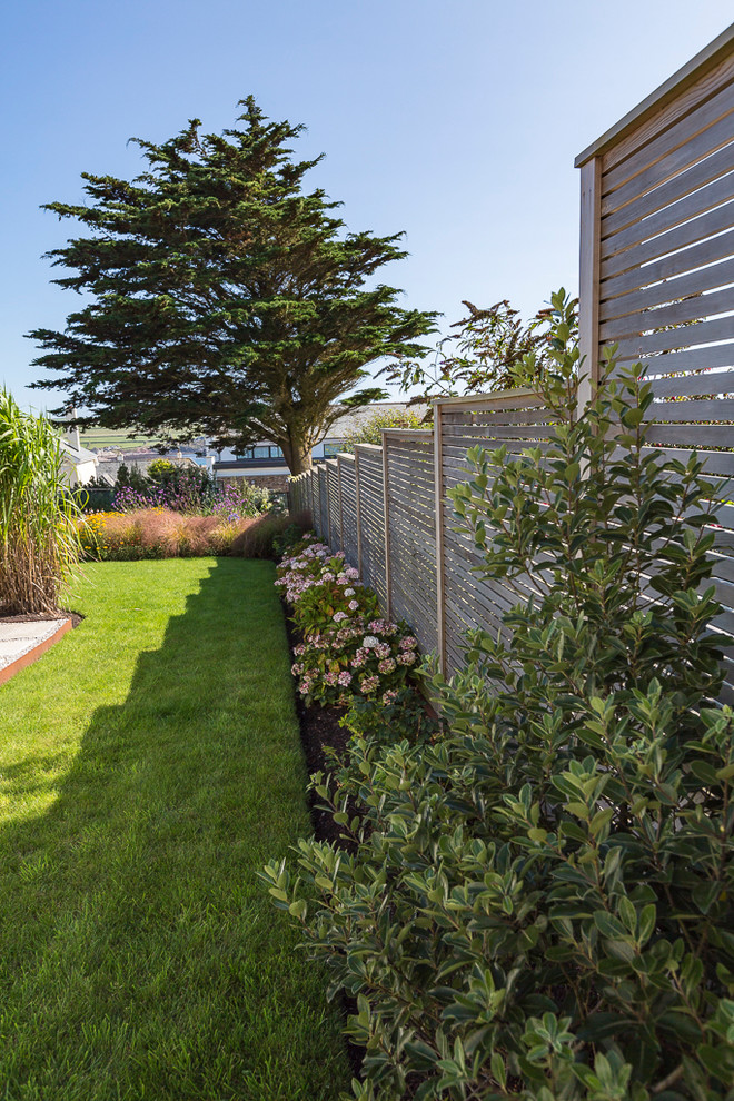 Photo of a large contemporary front garden in Devon.