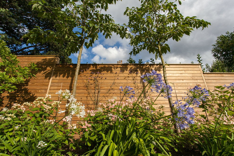マンチェスターにあるトラディショナルスタイルのおしゃれな庭の写真