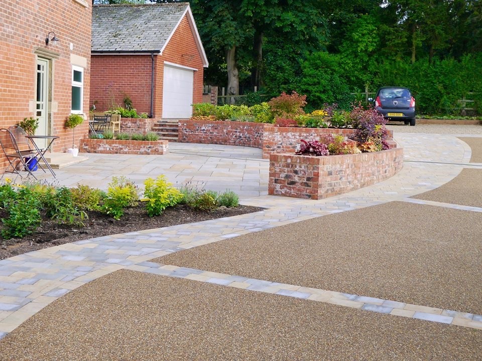 Elmfield Gardens Large Garden Driveway & New Entrance Traditional