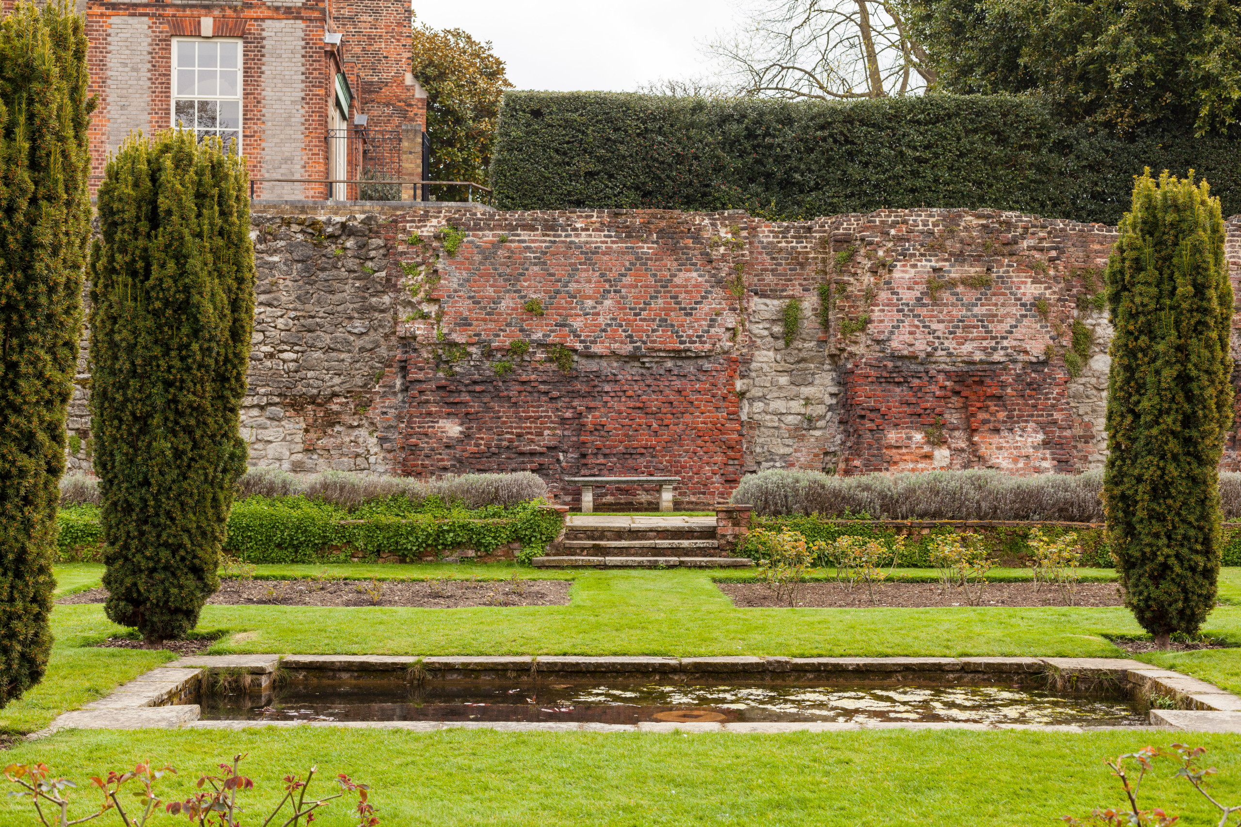 Garden Tour A Rich History Is Revived At Eltham Palace Houzz Uk