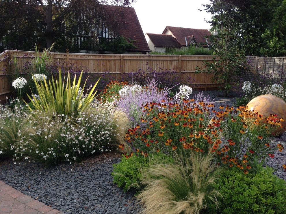 Medium sized contemporary front full sun garden for summer in Buckinghamshire.
