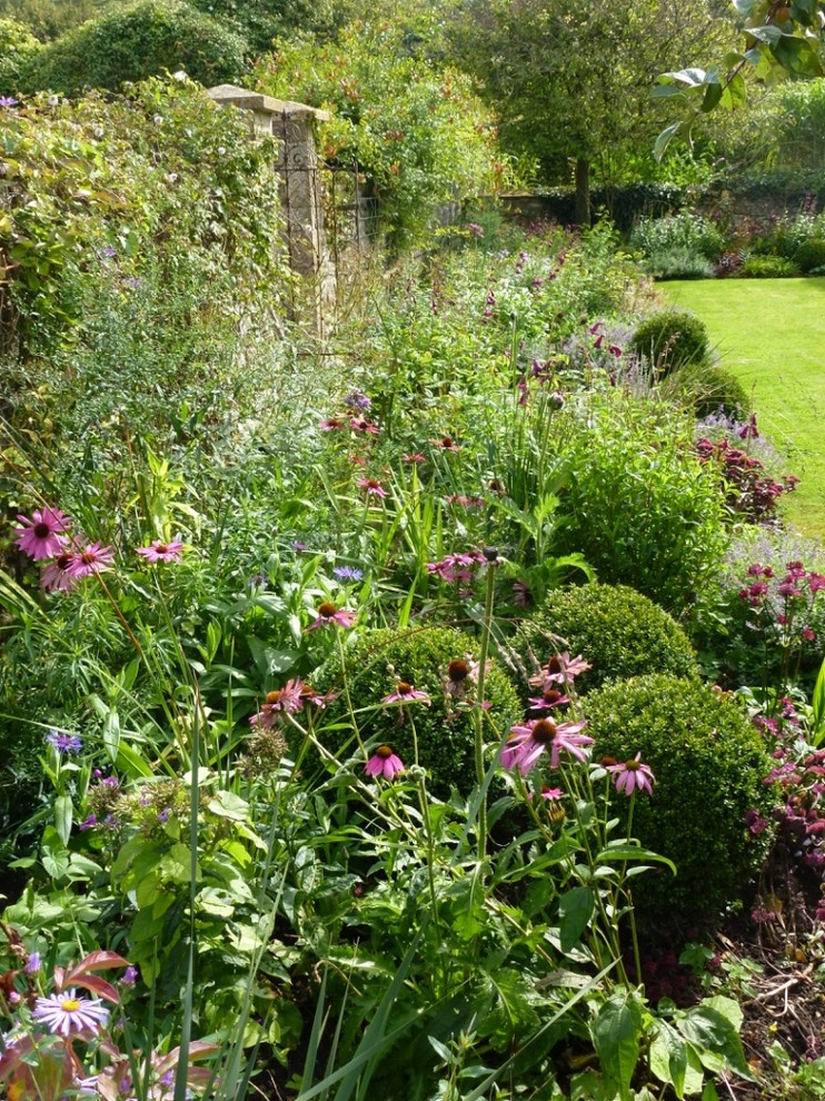 Design ideas for a classic garden in Wiltshire.