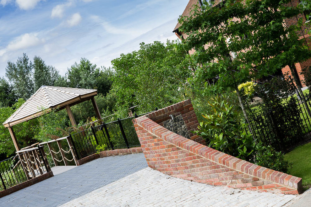 Inspiration for a contemporary garden in Buckinghamshire.
