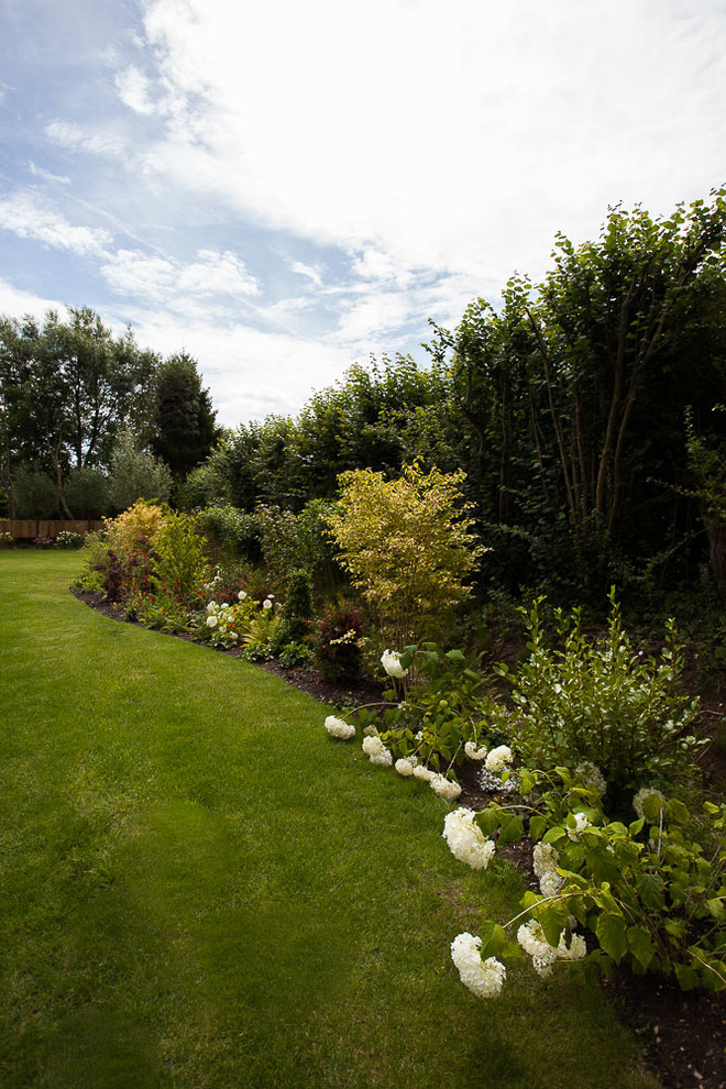 Design ideas for a contemporary garden in Buckinghamshire.