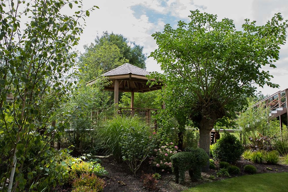 Inspiration for a contemporary garden in Buckinghamshire.