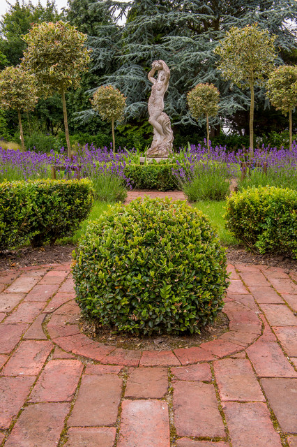 Formal parterre garden feature paving and Grotto Klassisch Garten