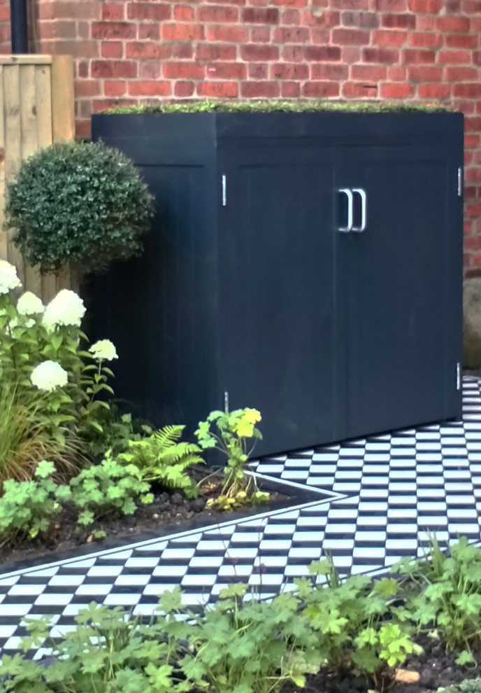 Idées déco pour un aménagement d'entrée ou allée de jardin avant éclectique de taille moyenne avec une exposition ombragée et des pavés en pierre naturelle.