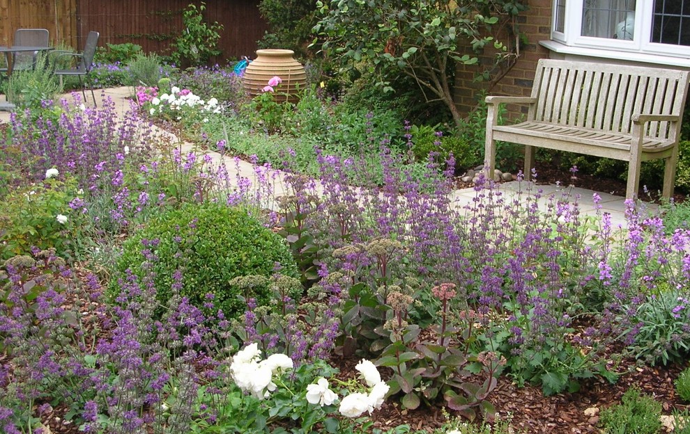 Fragrant front garden - Mediterranean - Landscape - Surrey - by Rebecca