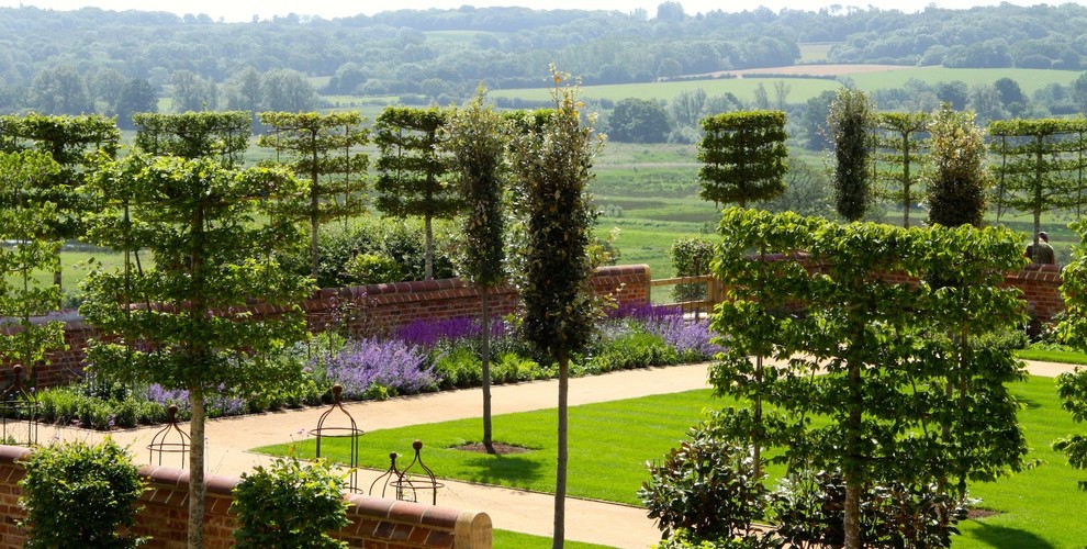This is an example of a farmhouse garden in Berkshire.