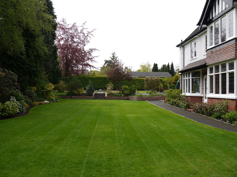 Design ideas for a large traditional backyard landscaping in Cheshire for summer.