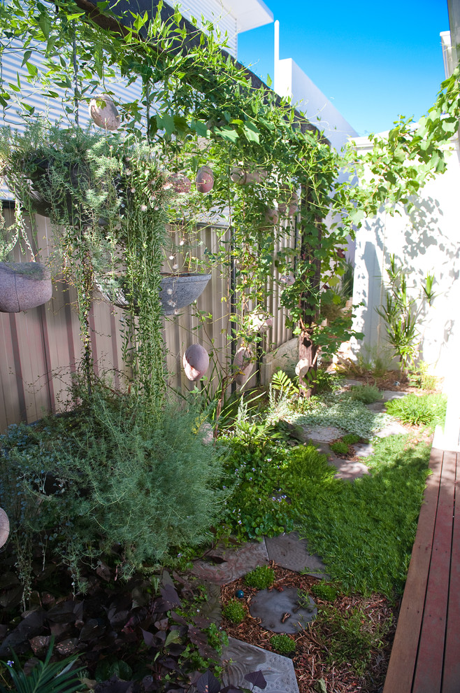 パースにあるエクレクティックスタイルのおしゃれな庭の写真