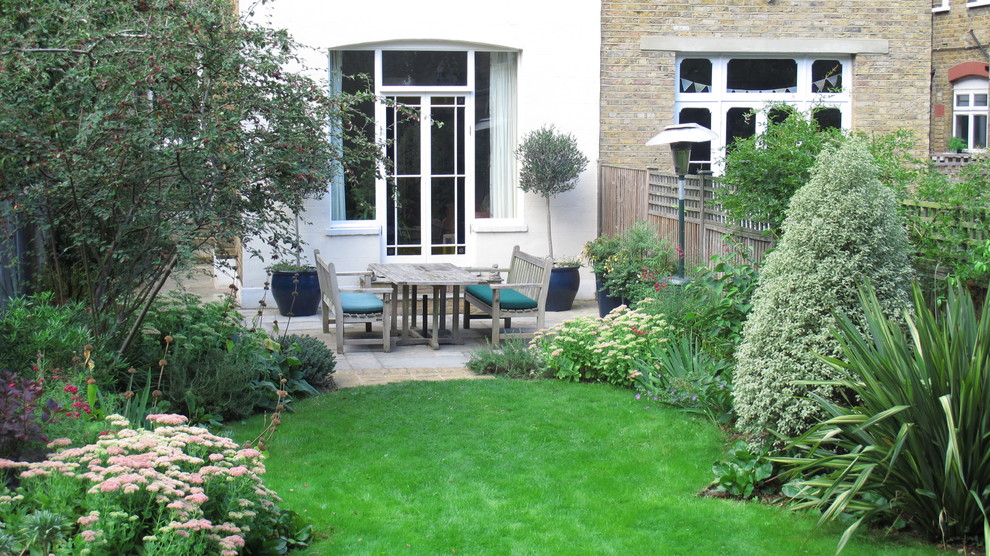 Inspiration for a large classic back full sun garden for summer in London with natural stone paving.
