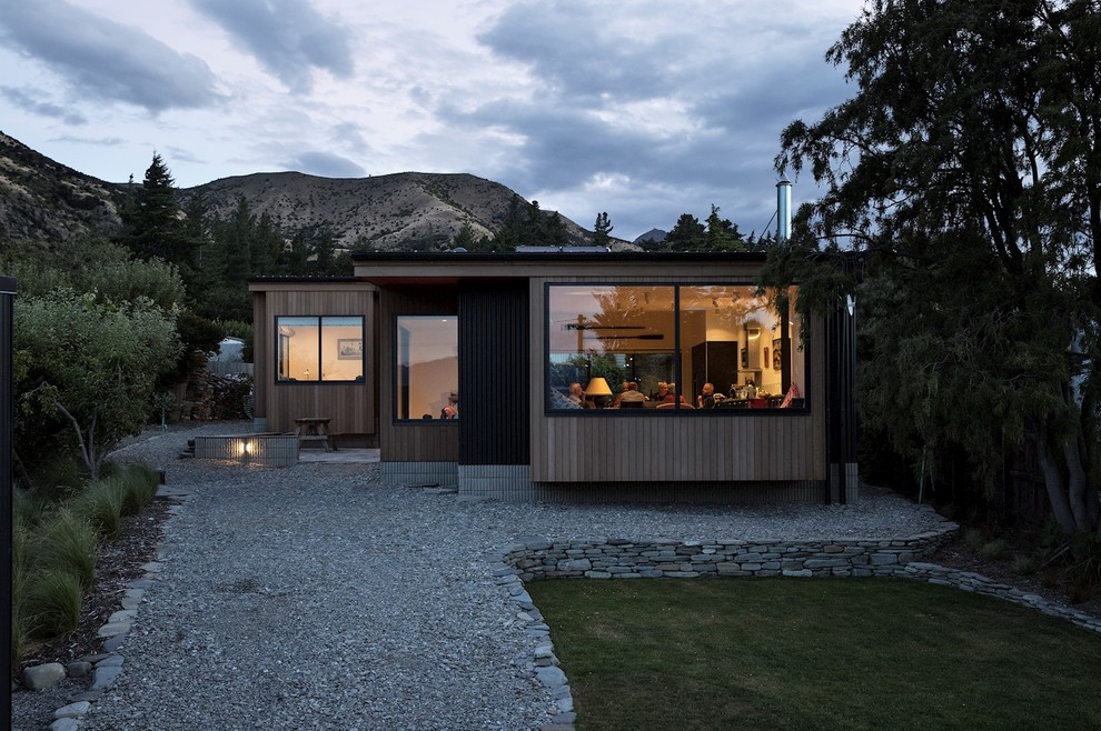 Idee per un giardino formale minimal esposto in pieno sole di medie dimensioni e dietro casa con pavimentazioni in pietra naturale