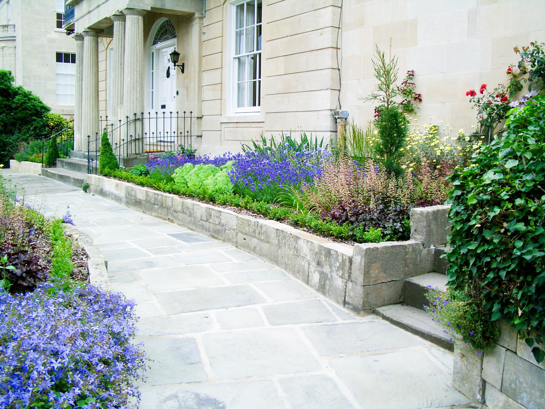 Georgian house front garden planting and paving - Traditional - Landscape -  Other - by Brett Hardy Landscapes Ltd | Houzz