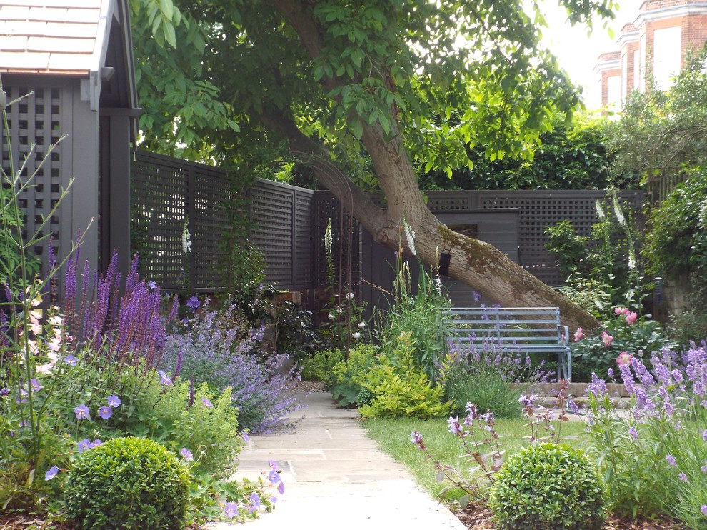 Inspiration for a medium sized classic back partial sun garden in London.