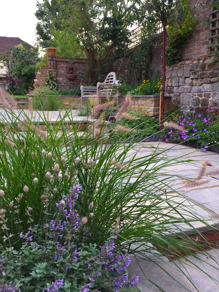 Design ideas for a traditional landscaping in Other.