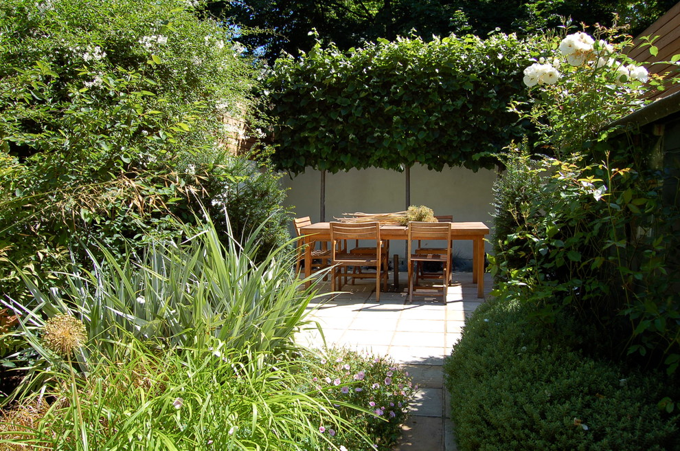 Hammersmith Traditional Garden London by Julie Zeldin Landscape