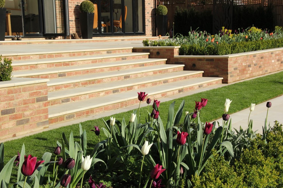 Design ideas for a large contemporary landscaping in Hertfordshire.