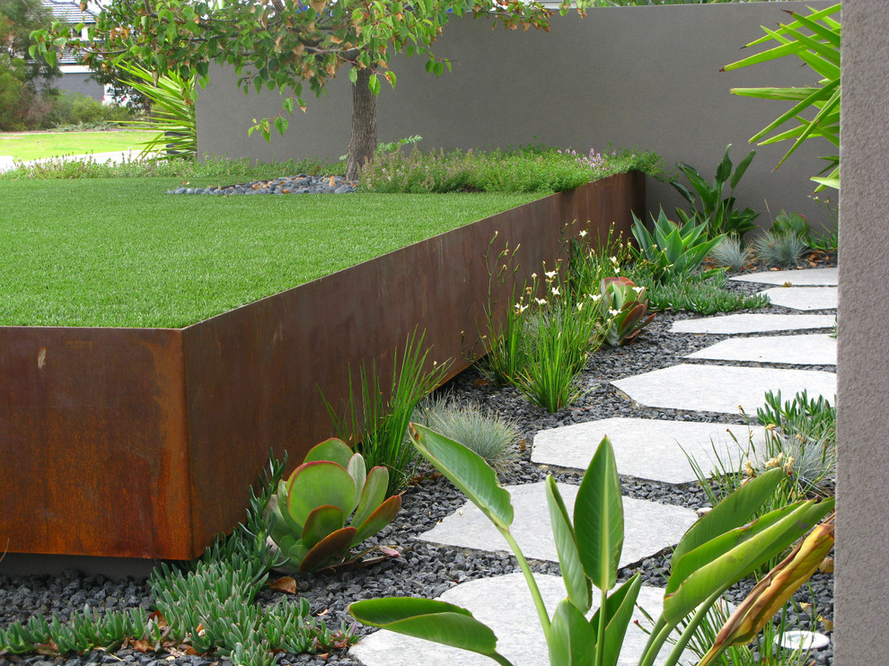 This is an example of an urban garden in Perth with a retaining wall.