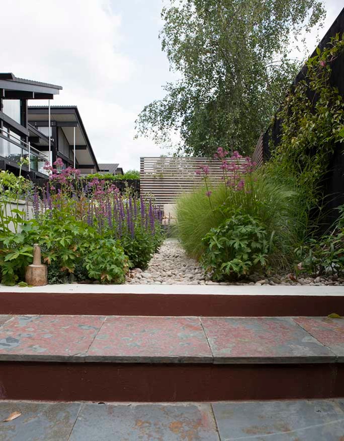 Idee per un giardino minimal con pavimentazioni in pietra naturale