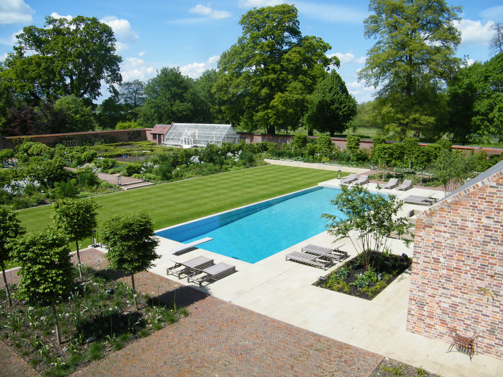 Inspiration for a classic garden in West Midlands.