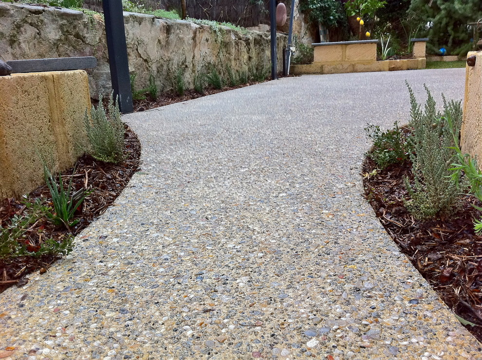 Inspiration for an asian landscaping in Perth.