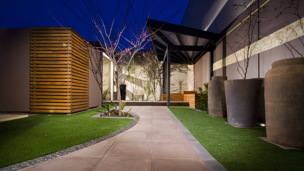 Idée de décoration pour un jardin minimaliste avec une exposition partiellement ombragée et des pavés en pierre naturelle.