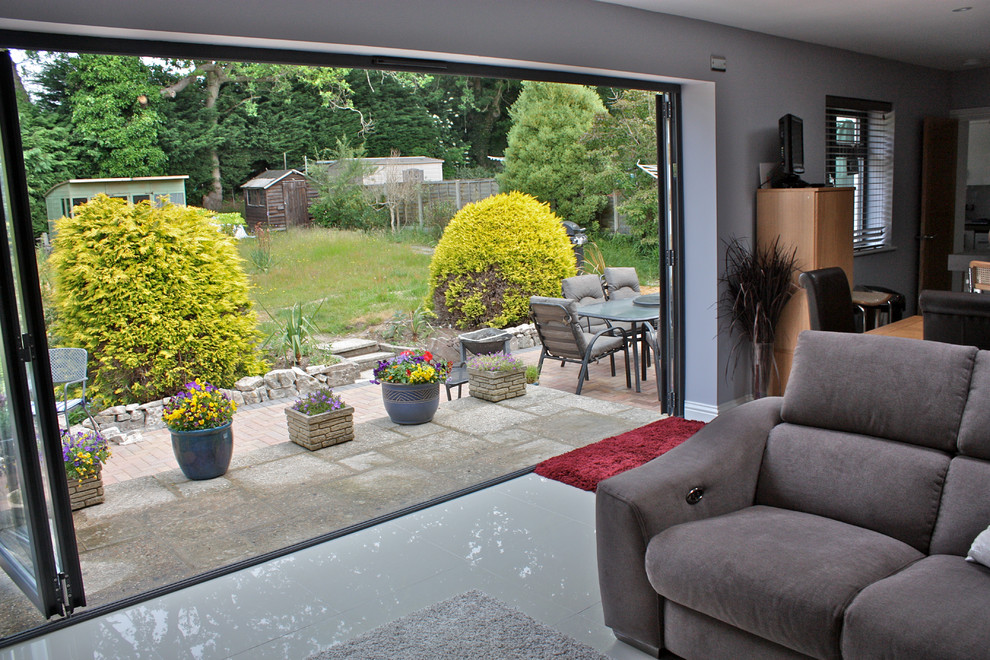 This is an example of a modern garden in Berkshire.