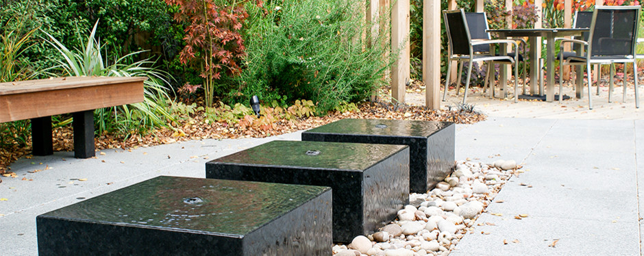 Inspiration for a contemporary landscaping in Hertfordshire.