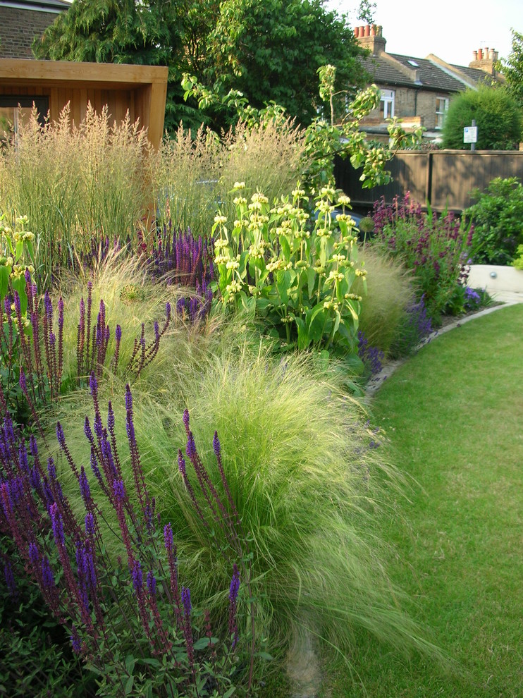 Design ideas for a contemporary back garden for summer in London.