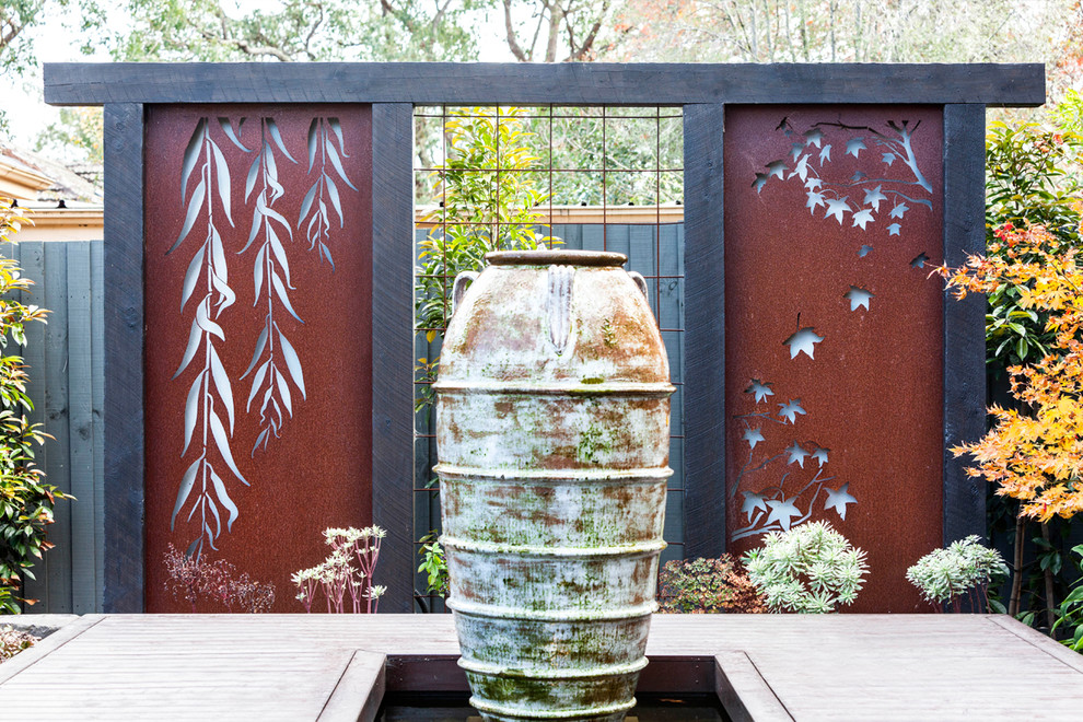 Idee per un grande giardino contemporaneo esposto in pieno sole dietro casa in inverno con pedane