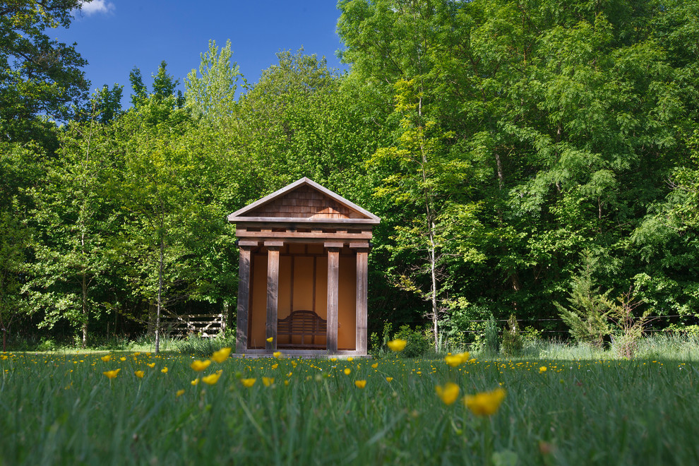 Foto di un giardino tradizionale dietro casa