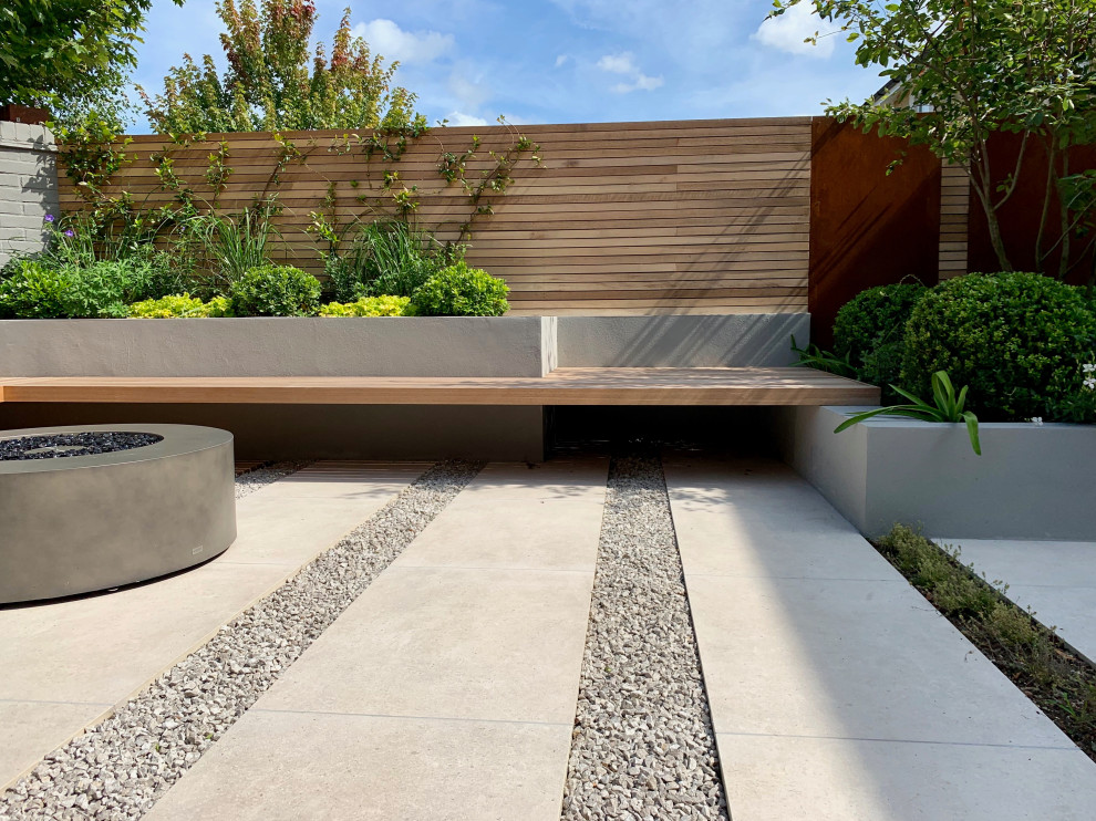 Design ideas for a medium sized contemporary back garden in London.