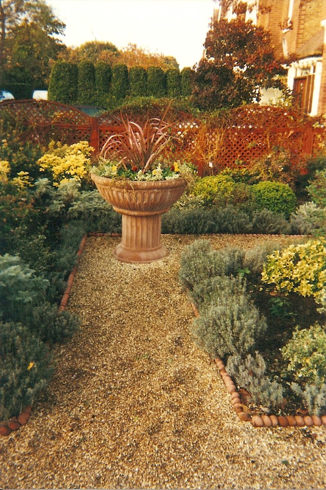 Low Maintenance Front Garden, Esher, Surrey Modern Landscape
