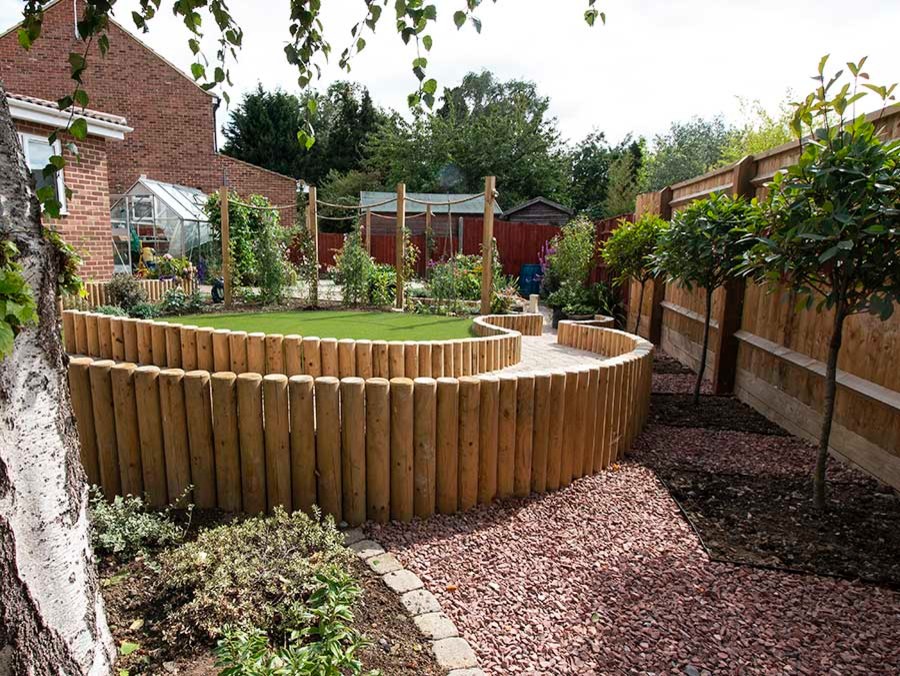 This is an example of a modern garden in Oxfordshire.